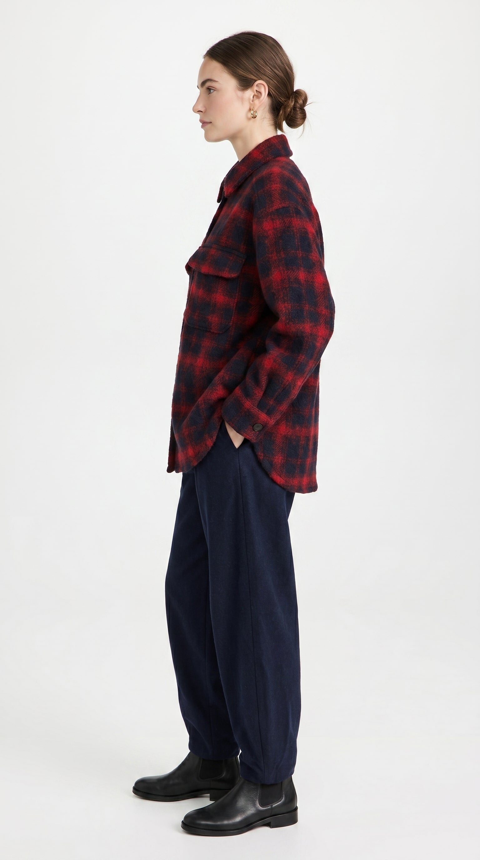 Ladies' Trench Coat Featuring Collar And Roomy Pockets